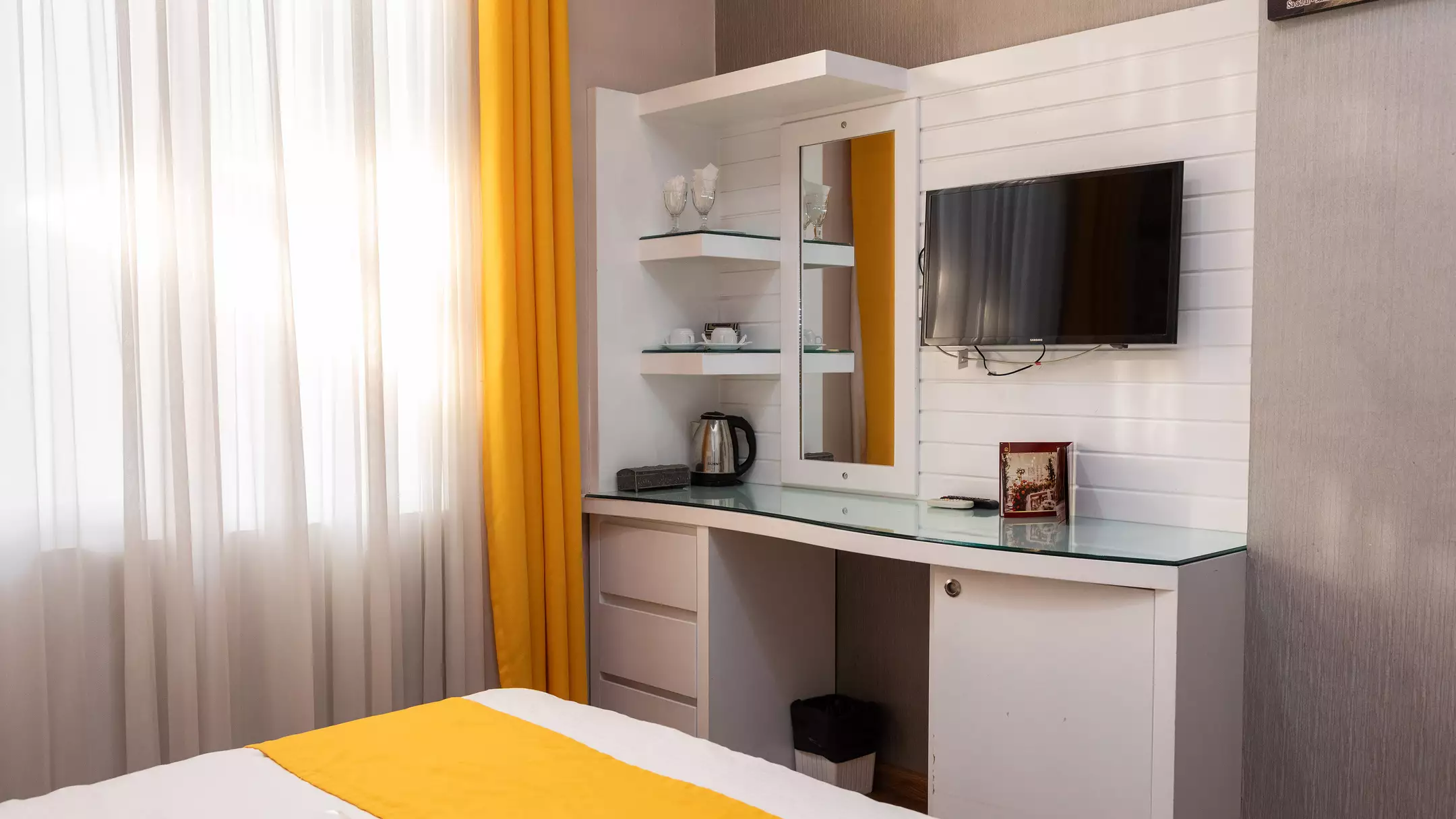 Alibaba https://cdn.alibaba.ir/ostorage/hotel-accommodation-images/674d84367e75320ec907f307_هتل ایرانیان - اتاق دوتخته دبل (2).webp